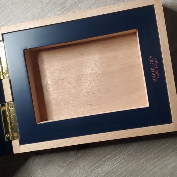 Cigar Box - Picture 2 of 4